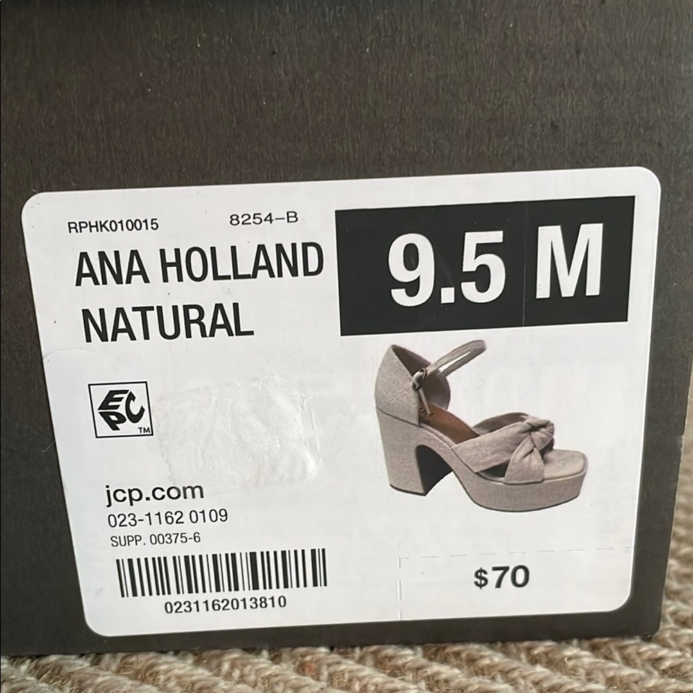 a.n.a Cream Heels with Chunky Block Heel and Knot Detail - Picture 7 of 10